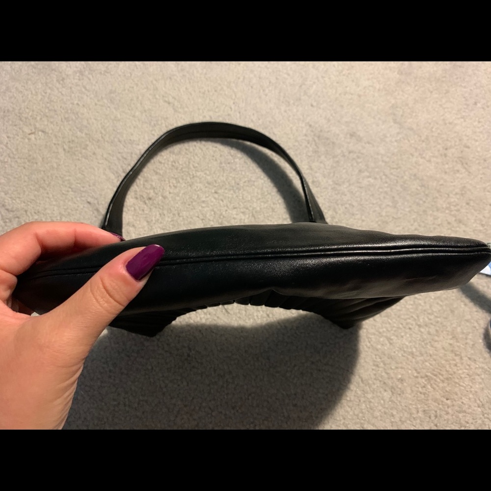 ❗️SOLD❗️🎉2xHP🎉 Yves Saint Laurent Black Handbag - Picture 9 of 9
